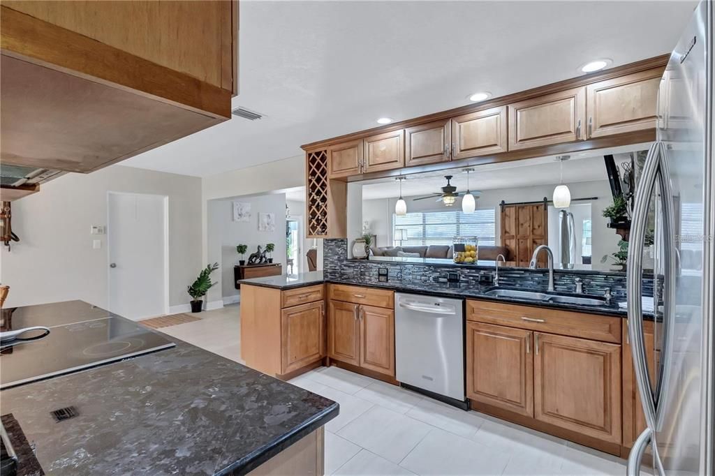 En Venta: $589,000 (4 camas, 3 baños, 2092 Pies cuadrados)