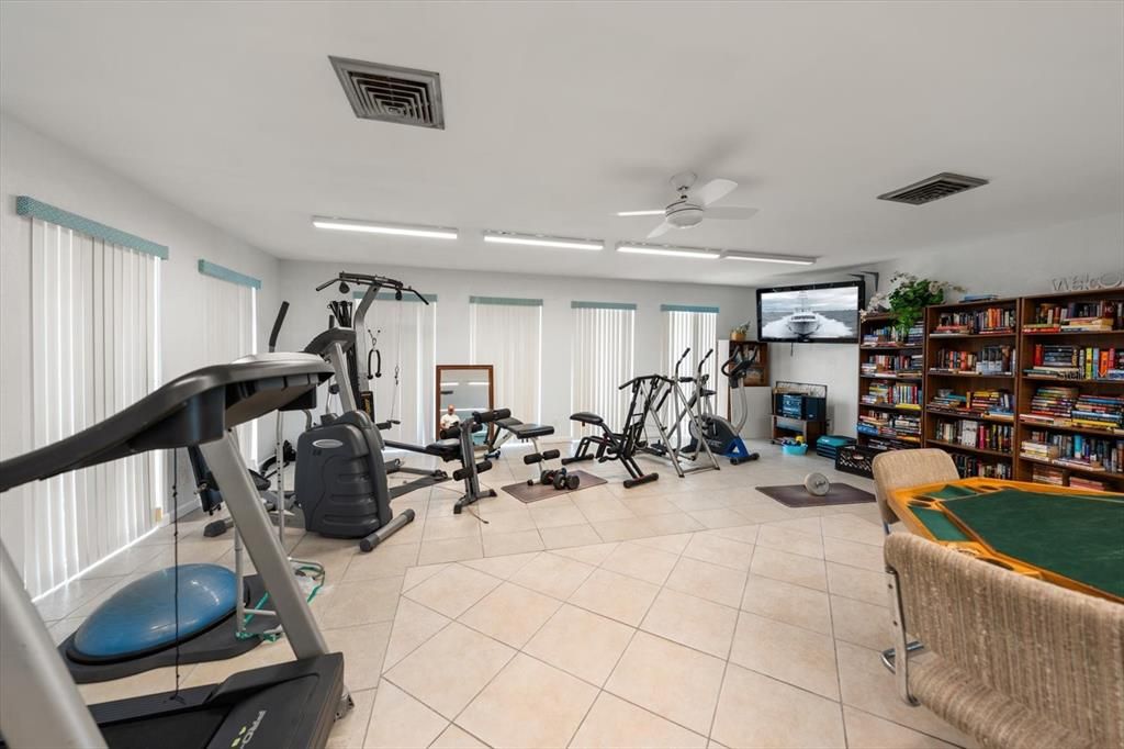 For Sale: $104,900 (1 beds, 1 baths, 680 Square Feet)