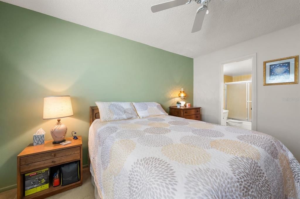 For Sale: $104,900 (1 beds, 1 baths, 680 Square Feet)