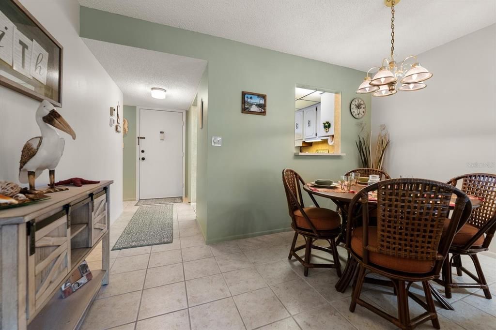 For Sale: $104,900 (1 beds, 1 baths, 680 Square Feet)