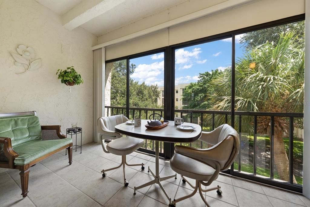 For Sale: $104,900 (1 beds, 1 baths, 680 Square Feet)