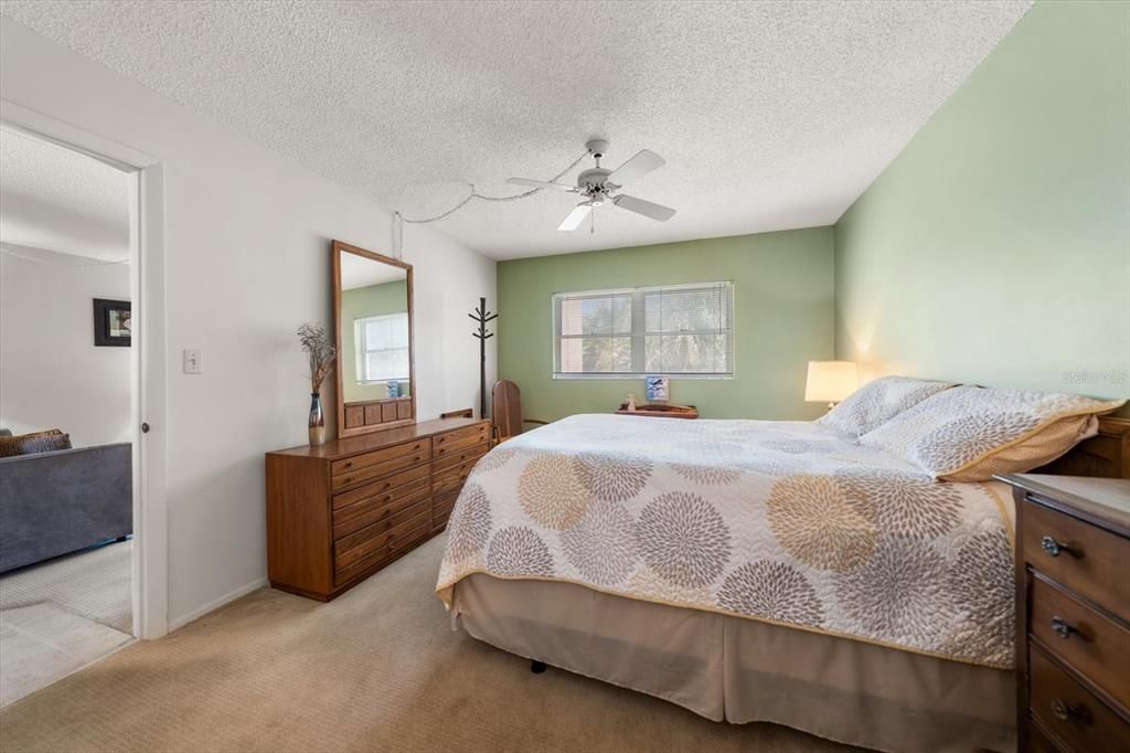For Sale: $104,900 (1 beds, 1 baths, 680 Square Feet)