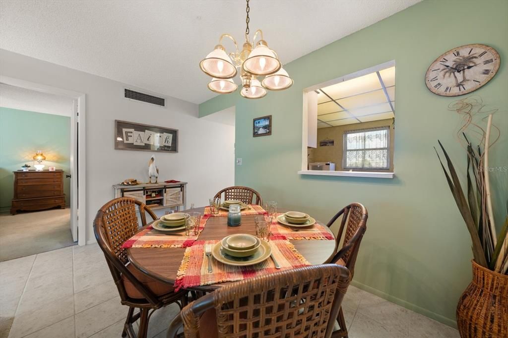 For Sale: $104,900 (1 beds, 1 baths, 680 Square Feet)