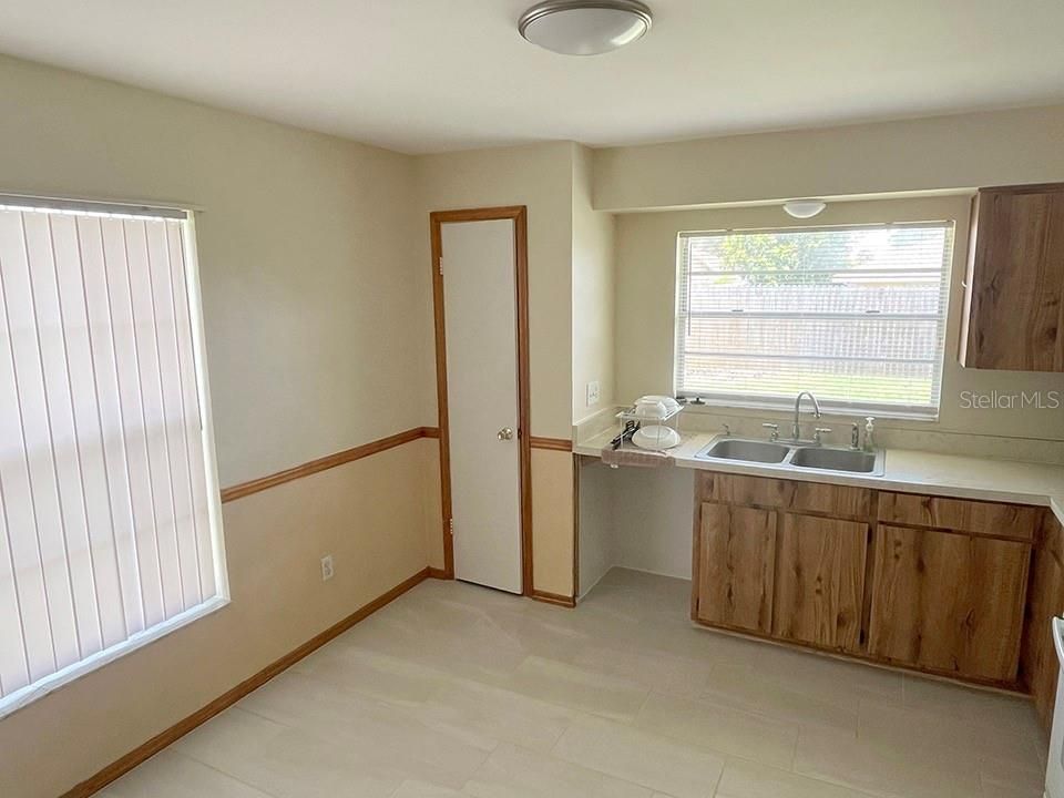 На продажу: $399,000 (4 спален, 2 ванн, 1626 Квадратных фут)