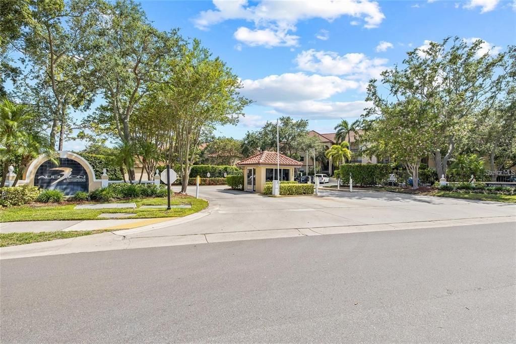 For Rent: $1,650 (1 beds, 1 baths, 721 Square Feet)