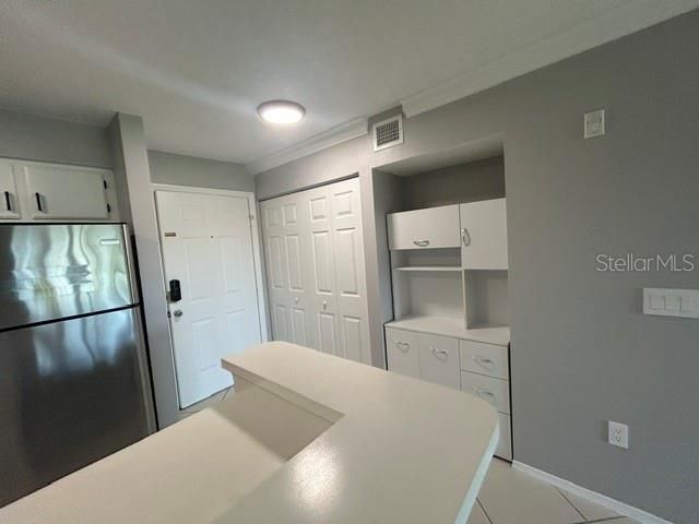 For Rent: $1,650 (1 beds, 1 baths, 721 Square Feet)