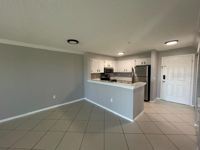 For Rent: $1,650 (1 beds, 1 baths, 721 Square Feet)