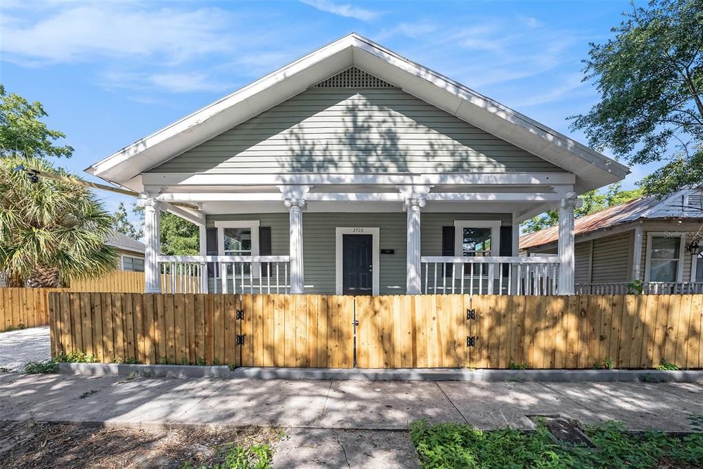 На продажу: $299,900 (5 спален, 3 ванн, 1694 Квадратных фут)