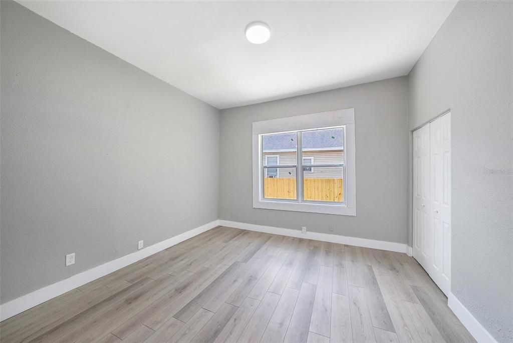 На продажу: $299,900 (5 спален, 3 ванн, 1694 Квадратных фут)