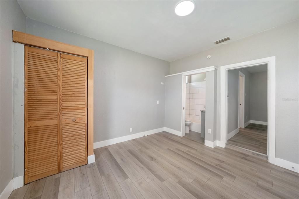 На продажу: $299,900 (5 спален, 3 ванн, 1694 Квадратных фут)