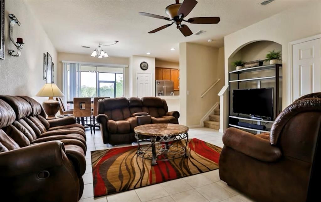 For Rent: $2,000 (4 beds, 3 baths, 1866 Square Feet)