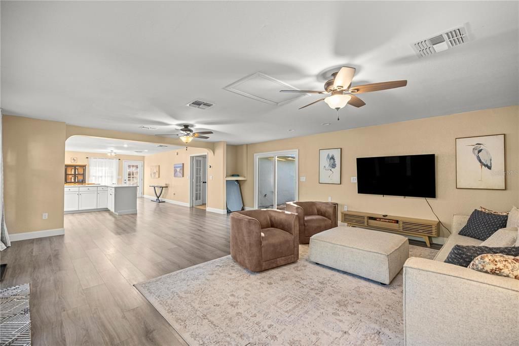 For Rent: $3,000 (4 beds, 2 baths, 2784 Square Feet)