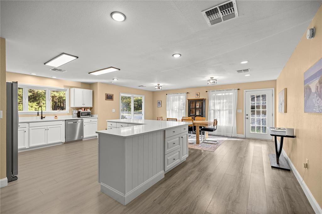 For Rent: $3,000 (4 beds, 2 baths, 2784 Square Feet)