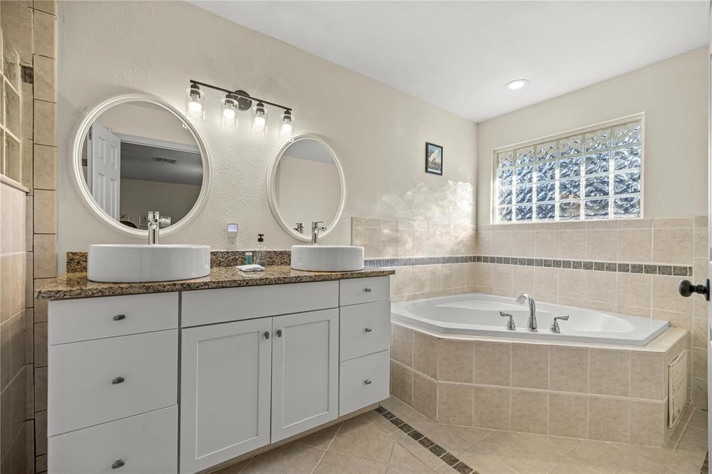 For Rent: $3,000 (4 beds, 2 baths, 2784 Square Feet)