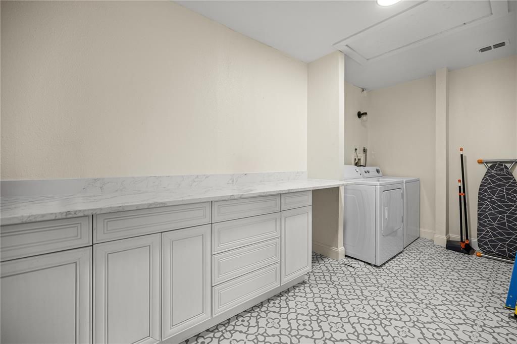 For Rent: $3,000 (4 beds, 2 baths, 2784 Square Feet)
