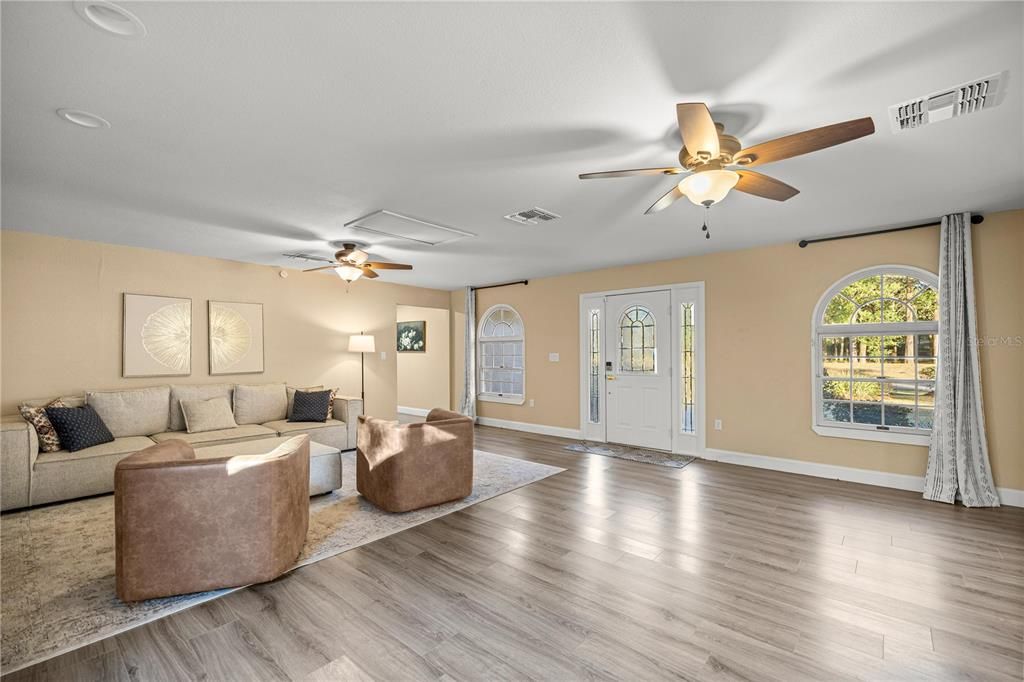 For Rent: $3,000 (4 beds, 2 baths, 2784 Square Feet)