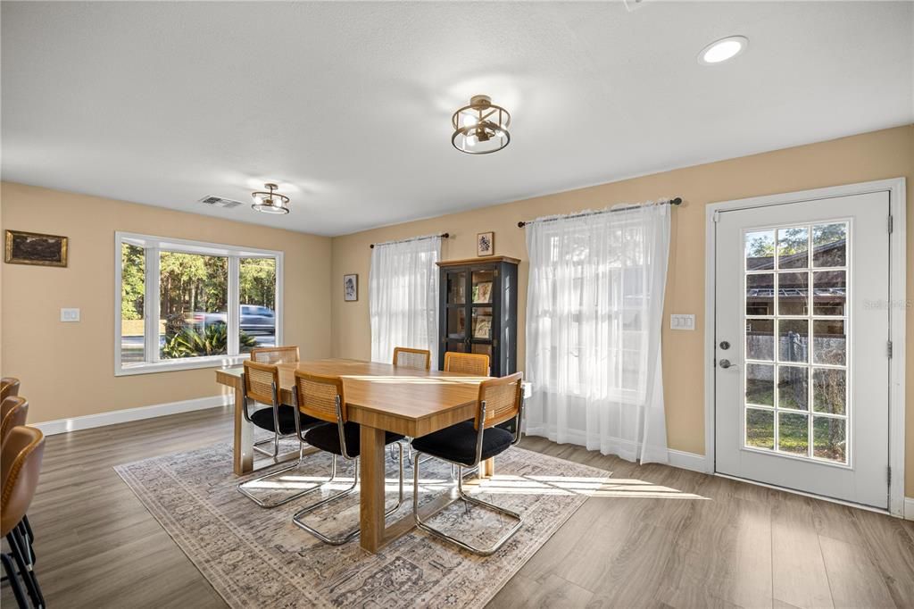 For Rent: $3,000 (4 beds, 2 baths, 2784 Square Feet)