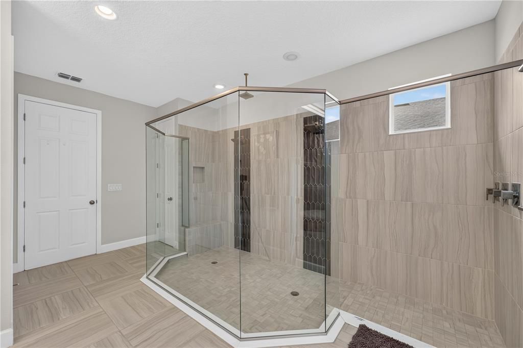 В аренду: $5,500 (5 спален, 4 ванн, 3835 Квадратных фут)