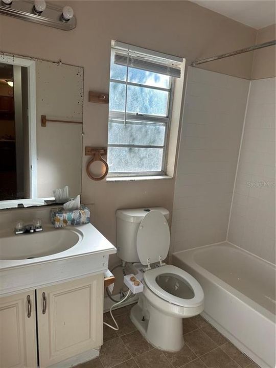 For Rent: $1,395 (3 beds, 1 baths, 857.5 Square Feet)