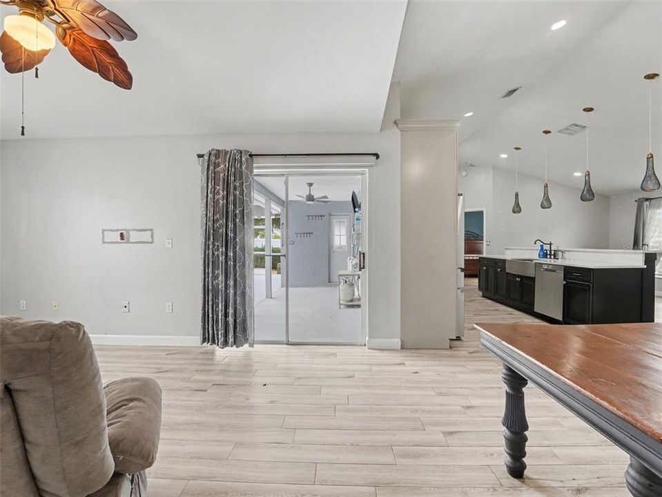 На продажу: $339,000 (3 спален, 2 ванн, 1570 Квадратных фут)