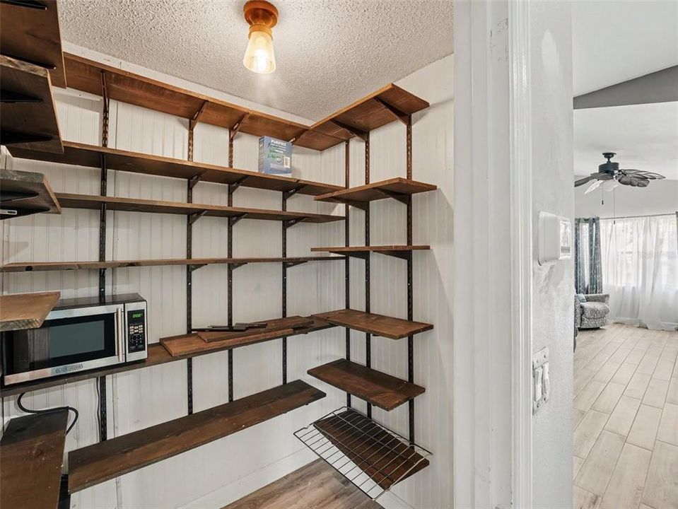 На продажу: $339,000 (3 спален, 2 ванн, 1570 Квадратных фут)