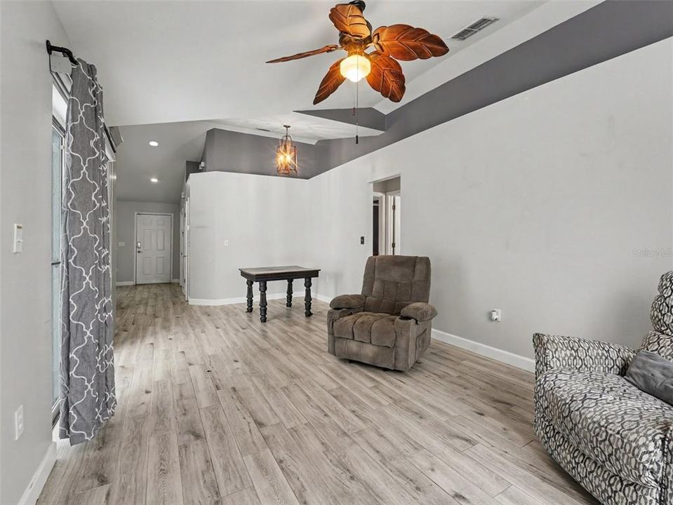 На продажу: $339,000 (3 спален, 2 ванн, 1570 Квадратных фут)