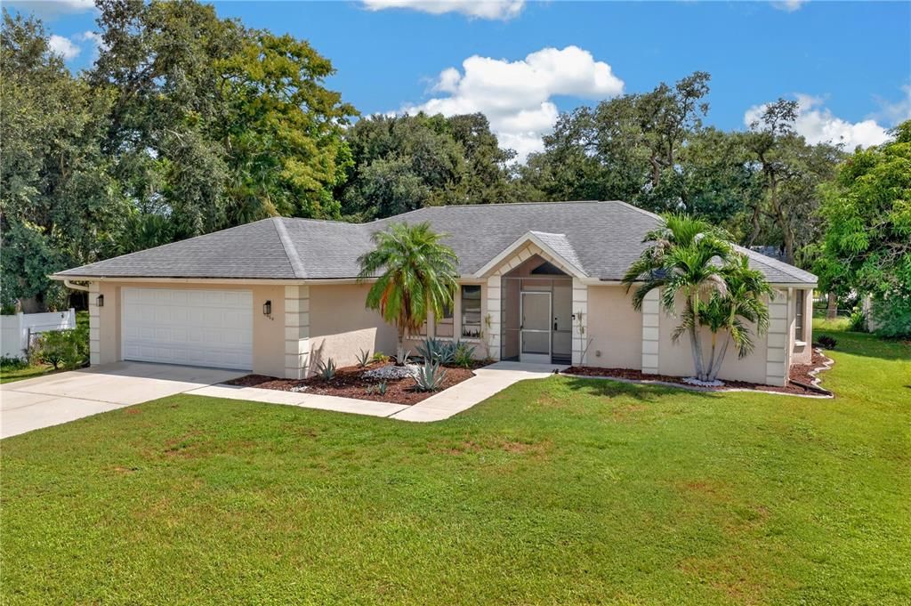 For Sale: $299,900 (3 beds, 2 baths, 1996 Square Feet)