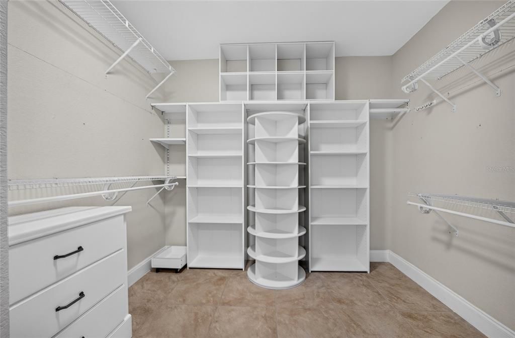 For Sale: $299,900 (3 beds, 2 baths, 1996 Square Feet)