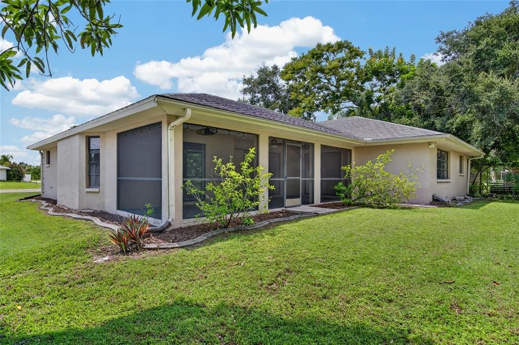 For Sale: $299,900 (3 beds, 2 baths, 1996 Square Feet)