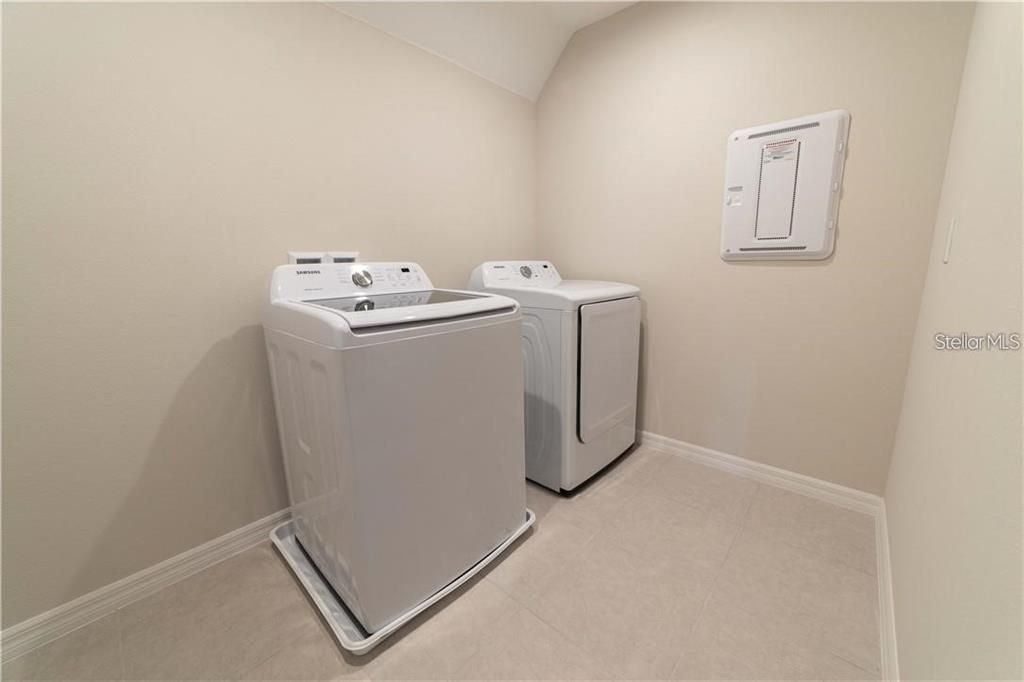 For Sale: $415,000 (3 beds, 2 baths, 1792 Square Feet)