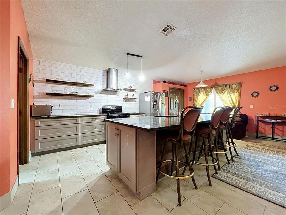 En Venta: $325,000 (3 camas, 2 baños, 1600 Pies cuadrados)