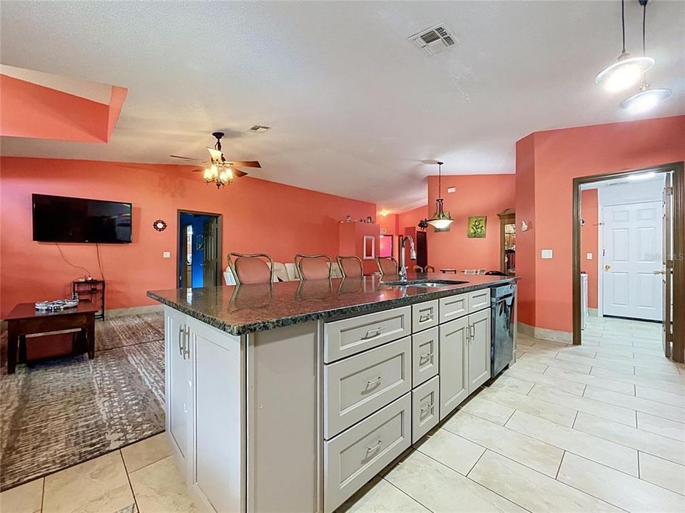 En Venta: $325,000 (3 camas, 2 baños, 1600 Pies cuadrados)