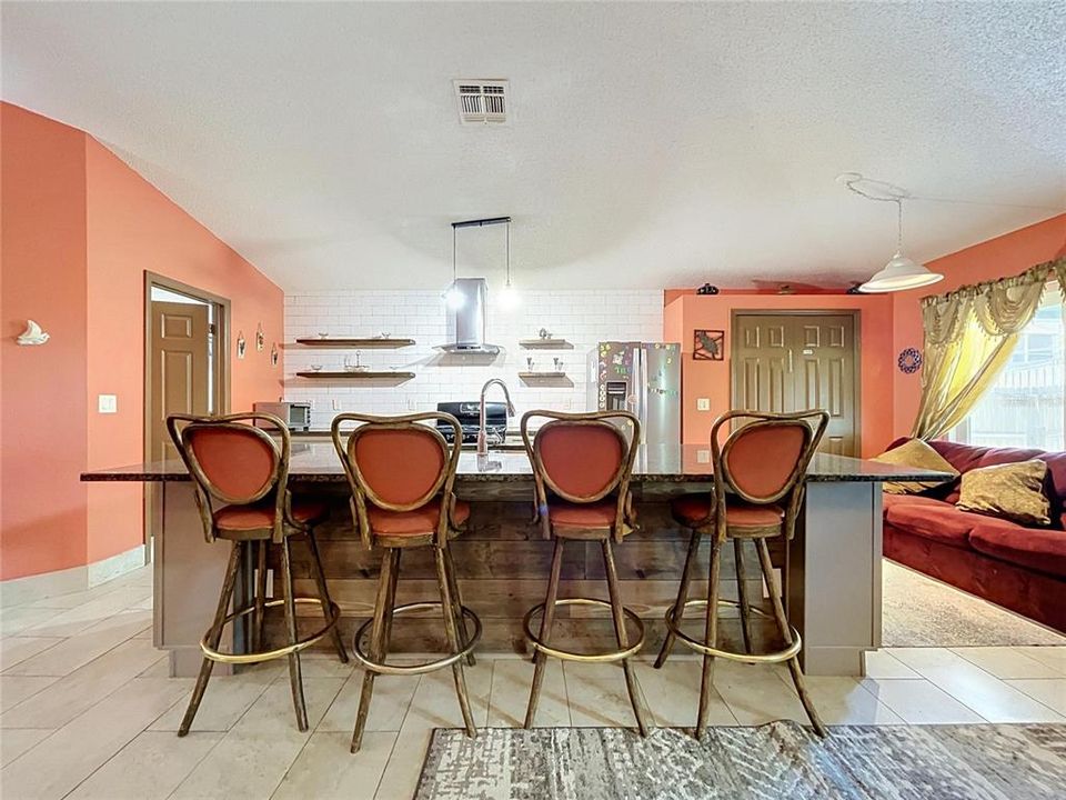En Venta: $325,000 (3 camas, 2 baños, 1600 Pies cuadrados)