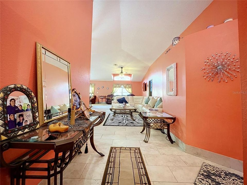 En Venta: $325,000 (3 camas, 2 baños, 1600 Pies cuadrados)