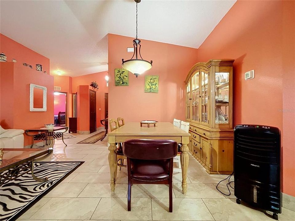 En Venta: $325,000 (3 camas, 2 baños, 1600 Pies cuadrados)
