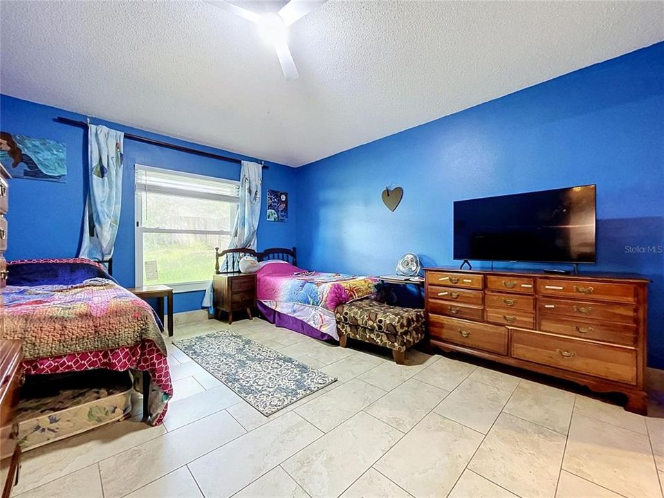 En Venta: $325,000 (3 camas, 2 baños, 1600 Pies cuadrados)