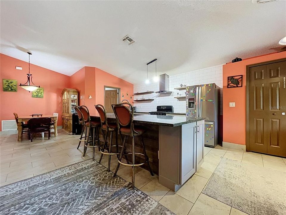 En Venta: $325,000 (3 camas, 2 baños, 1600 Pies cuadrados)