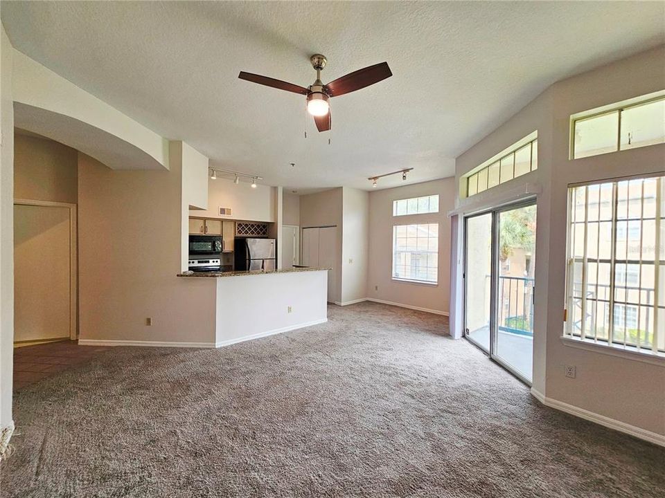 For Rent: $1,390 (1 beds, 1 baths, 842 Square Feet)