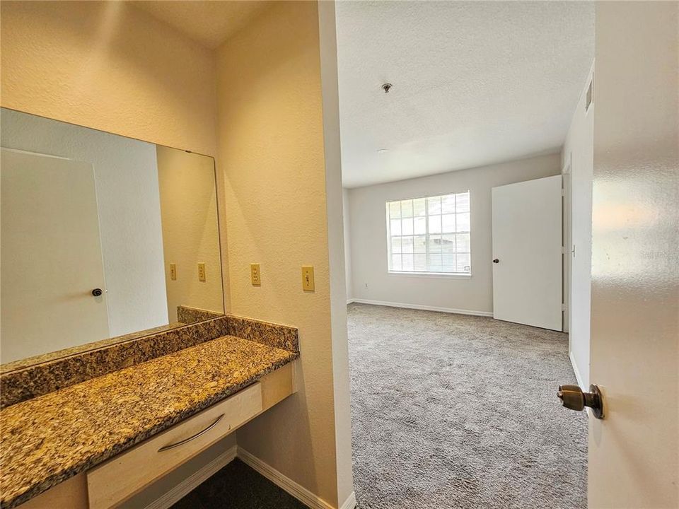 For Rent: $1,390 (1 beds, 1 baths, 842 Square Feet)