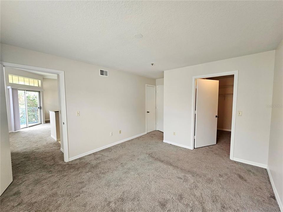 For Rent: $1,390 (1 beds, 1 baths, 842 Square Feet)