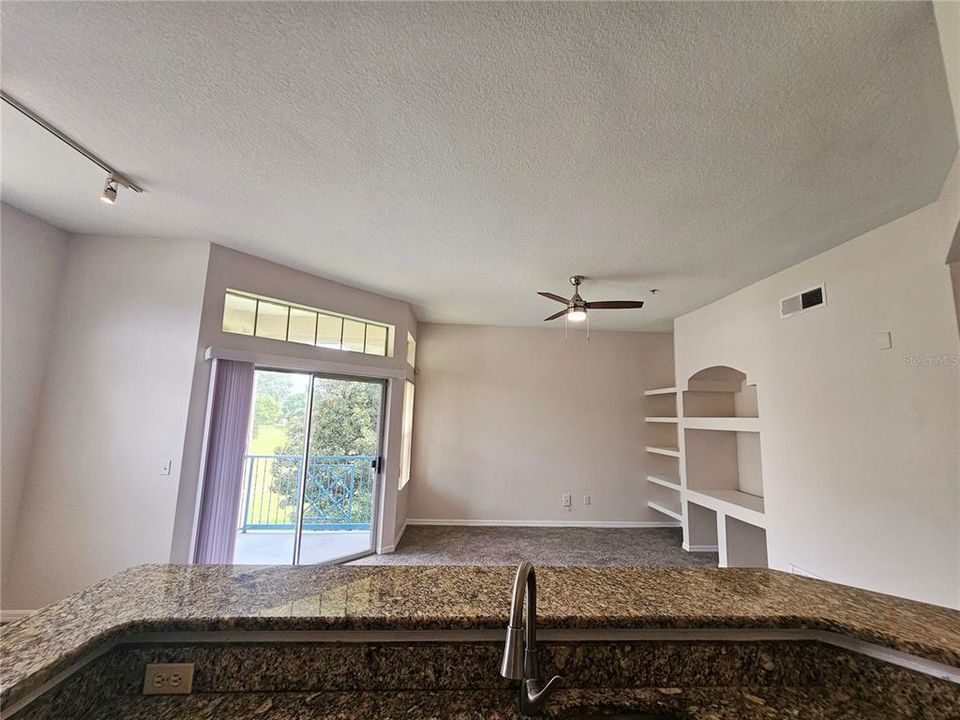 For Rent: $1,390 (1 beds, 1 baths, 842 Square Feet)
