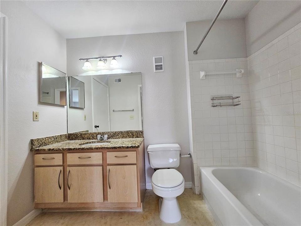 For Rent: $1,390 (1 beds, 1 baths, 842 Square Feet)