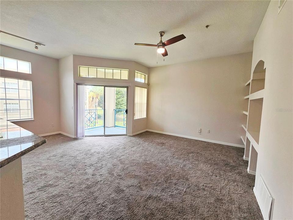 For Rent: $1,390 (1 beds, 1 baths, 842 Square Feet)