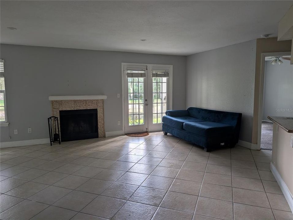 For Sale: $250,000 (2 beds, 2 baths, 1007 Square Feet)