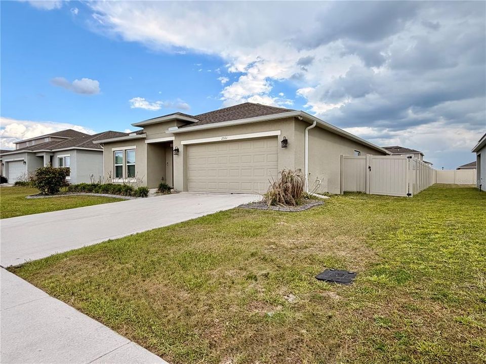 For Rent: $2,100 (4 beds, 2 baths, 1956 Square Feet)