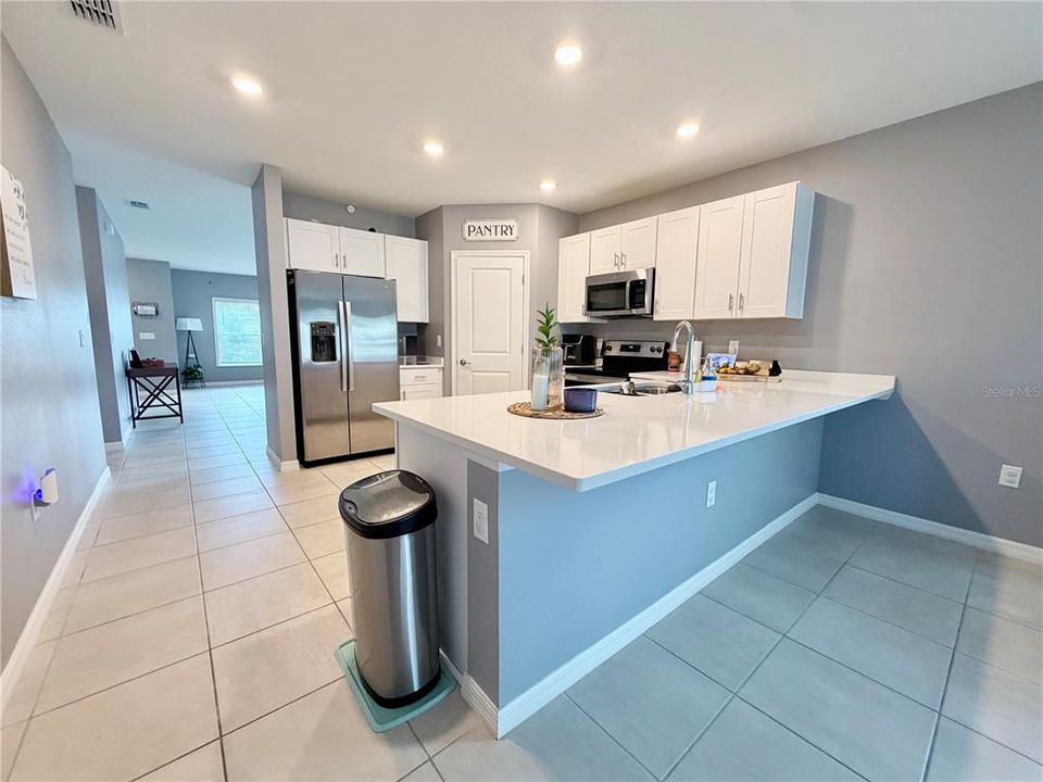 For Rent: $2,100 (4 beds, 2 baths, 1956 Square Feet)