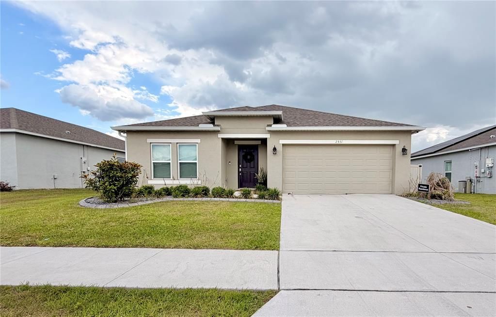 For Rent: $2,100 (4 beds, 2 baths, 1956 Square Feet)