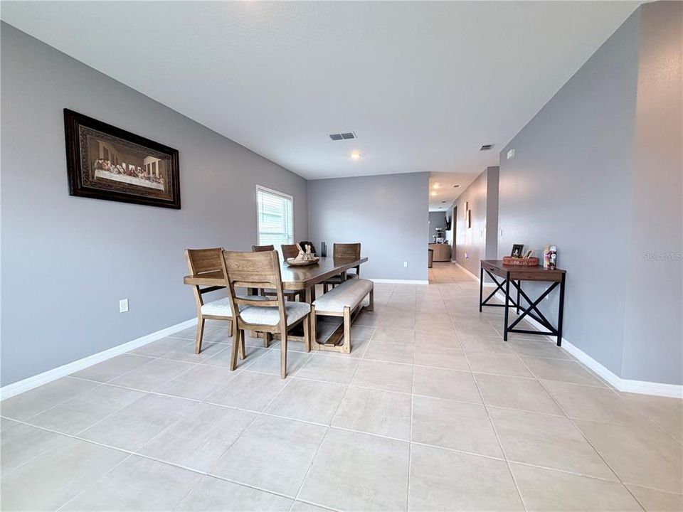 For Rent: $2,100 (4 beds, 2 baths, 1956 Square Feet)