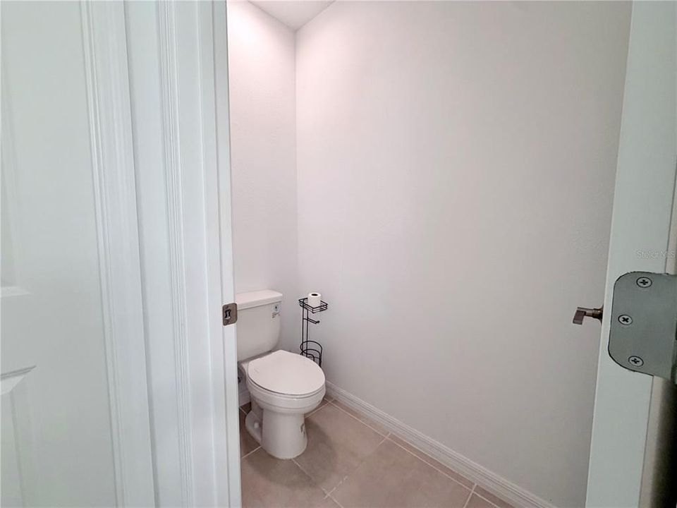 For Rent: $2,100 (4 beds, 2 baths, 1956 Square Feet)