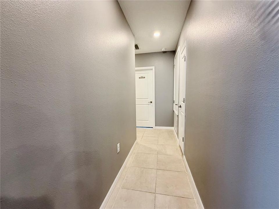 For Rent: $2,100 (4 beds, 2 baths, 1956 Square Feet)